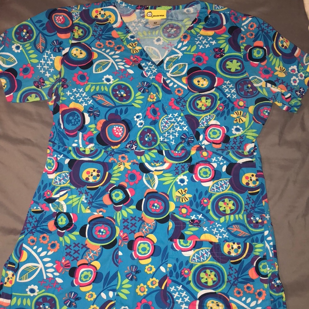 Scrub Set 👩🏼‍⚕️ - Picture 5 of 7